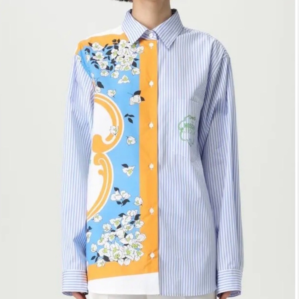 MOSCHINO shirt in striped poplin
Statement piece